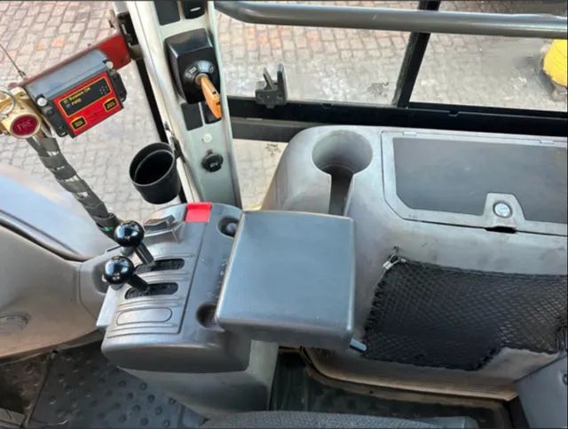 Pá Carregadeira Volvo L70F ano 2014 com ar condicionado, em SP - Foto 6