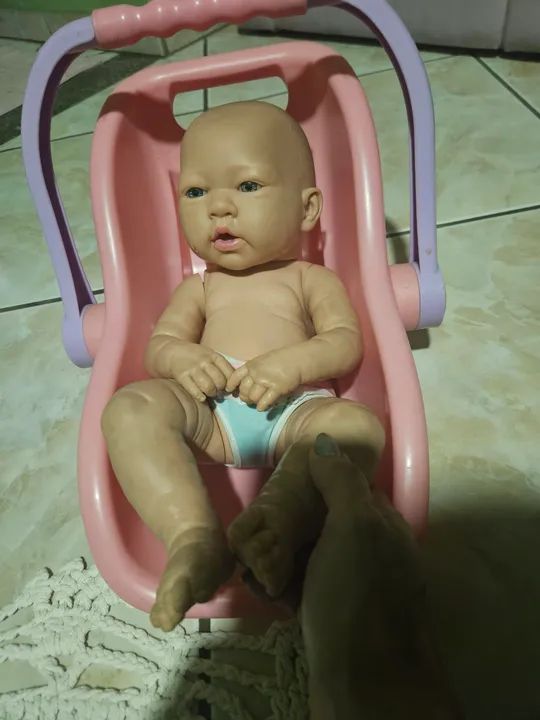 Boneca Reborn Realista com bebê conforto 