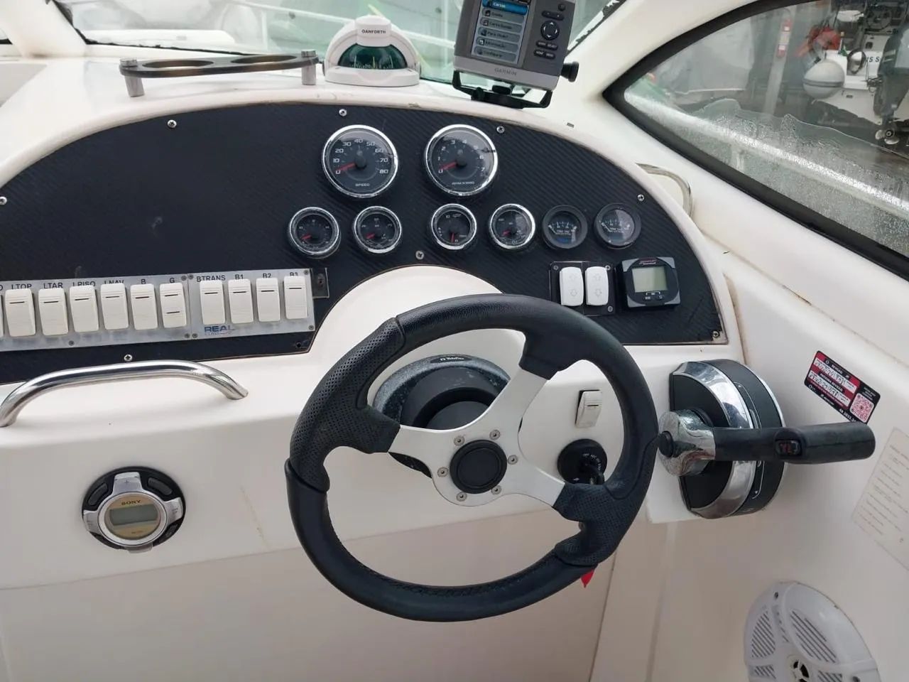 Vendo lancha real 26 class motor mag 350 - Foto 14