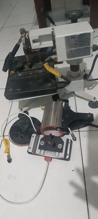 Máquina de Transferência Térmica de blusa, boné,  caneca, prato e relógios 