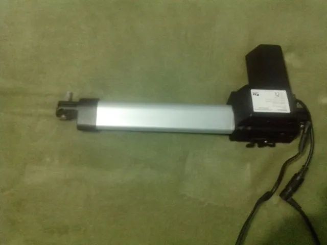 Atuador linear com controle semi novo para fonte 24 Volts  curso 25 cm Leia - Foto 3