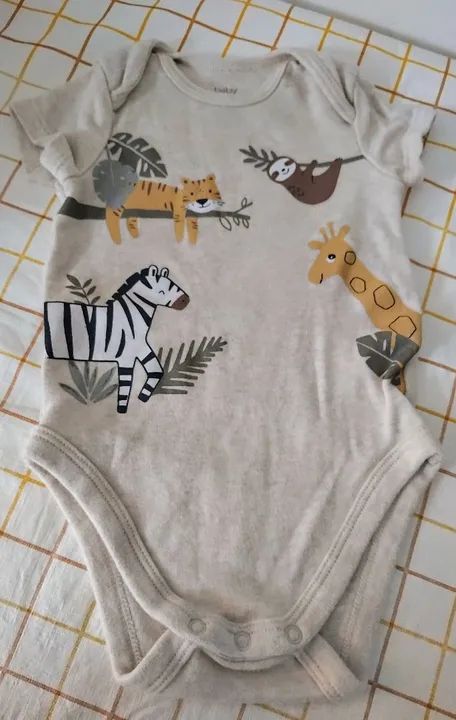 2 macacões curtos para bebês de 4 a 6 meses  - Foto 2