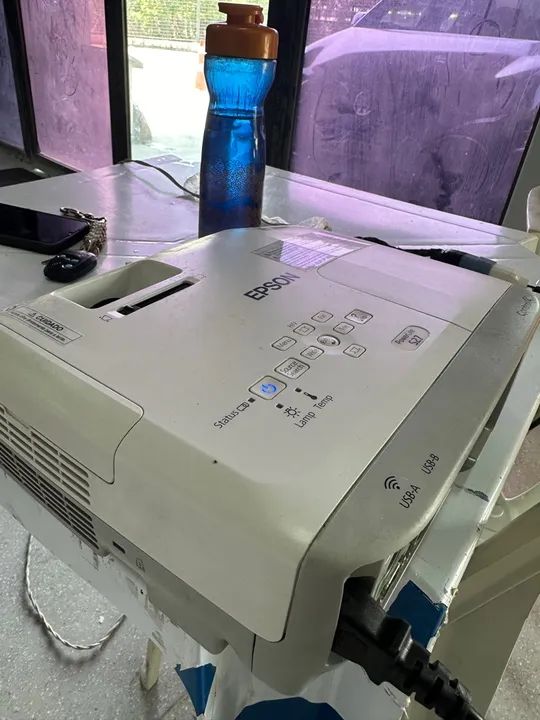 Projetor Epson S27 (lâmpada nova) 