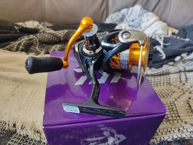 Molinete Daiwa Revros A 2000 8 Rol. - Foto 4