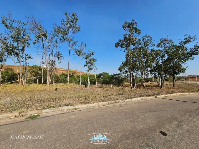 Código 4367 - Vende lote comercial, meio de quadra, no Loteamento Parques do Vale, Gleba