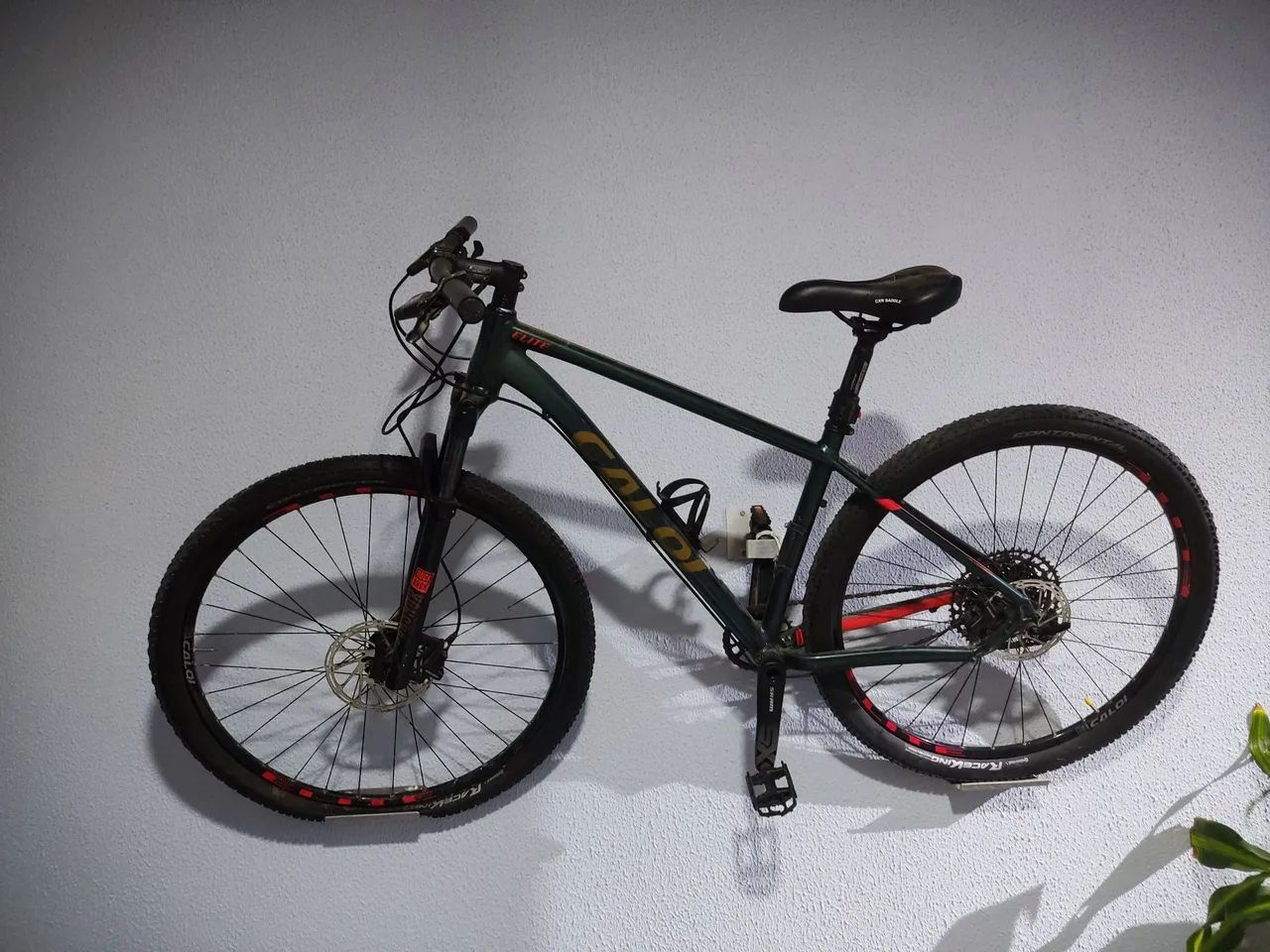 Bicicleta Caloi elite aro 19 G + kit ciclismo