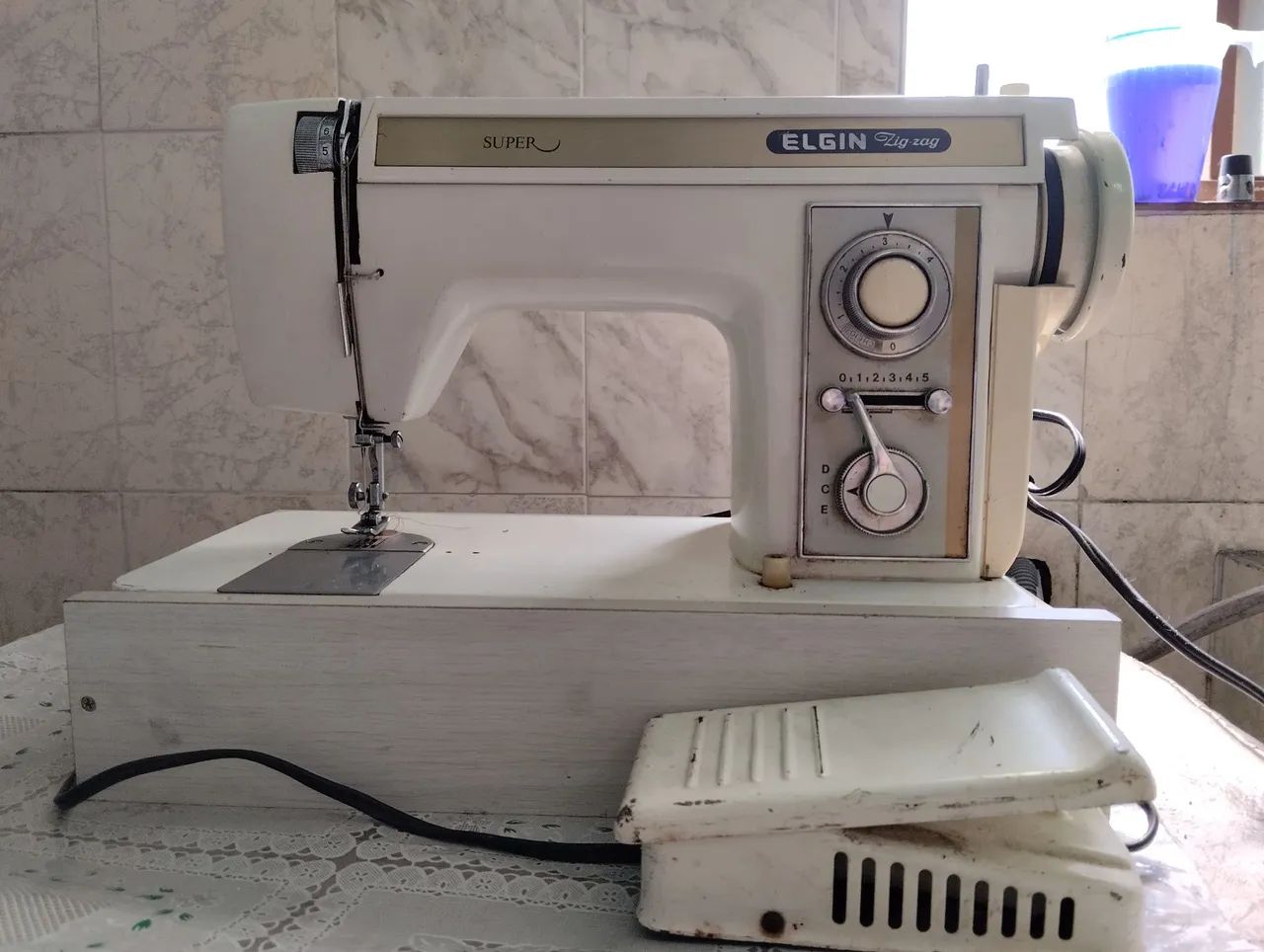Máquina de Costura Elgin Super Zig Zag 