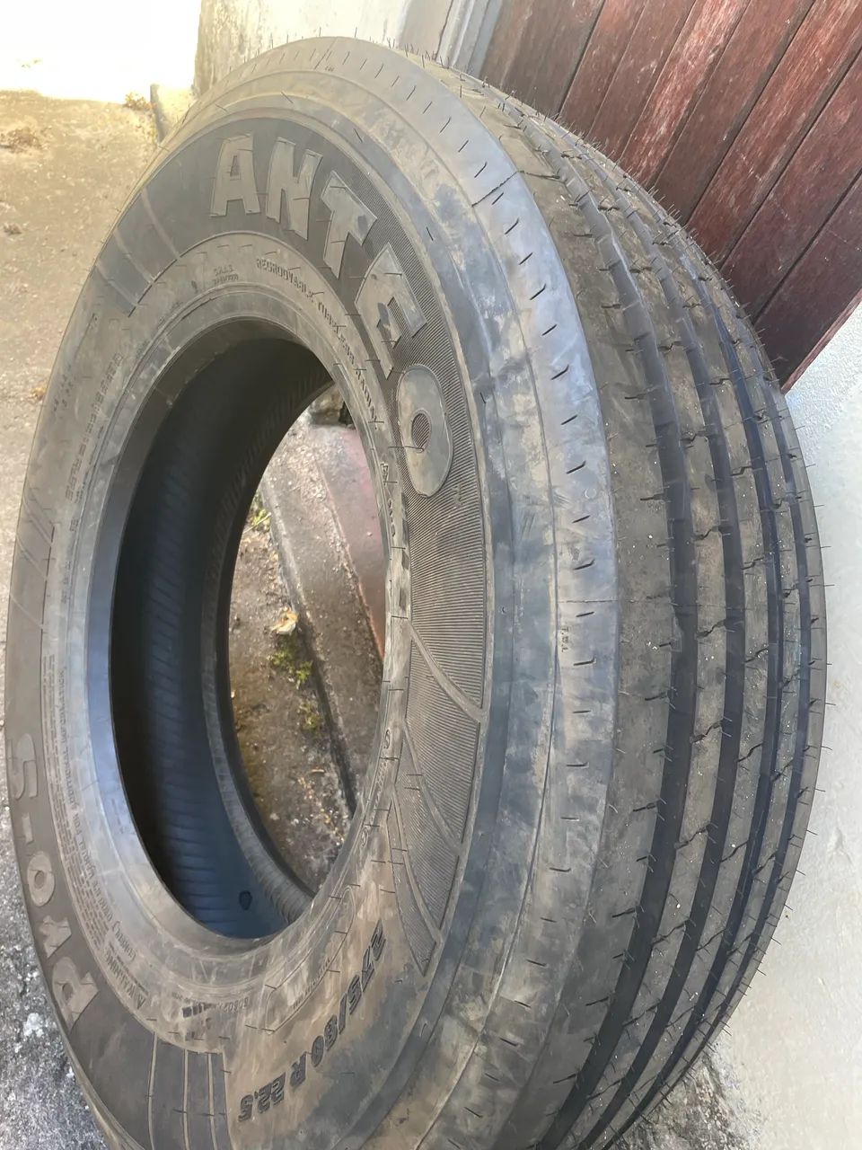 Pneu e roda 275  - Foto 4