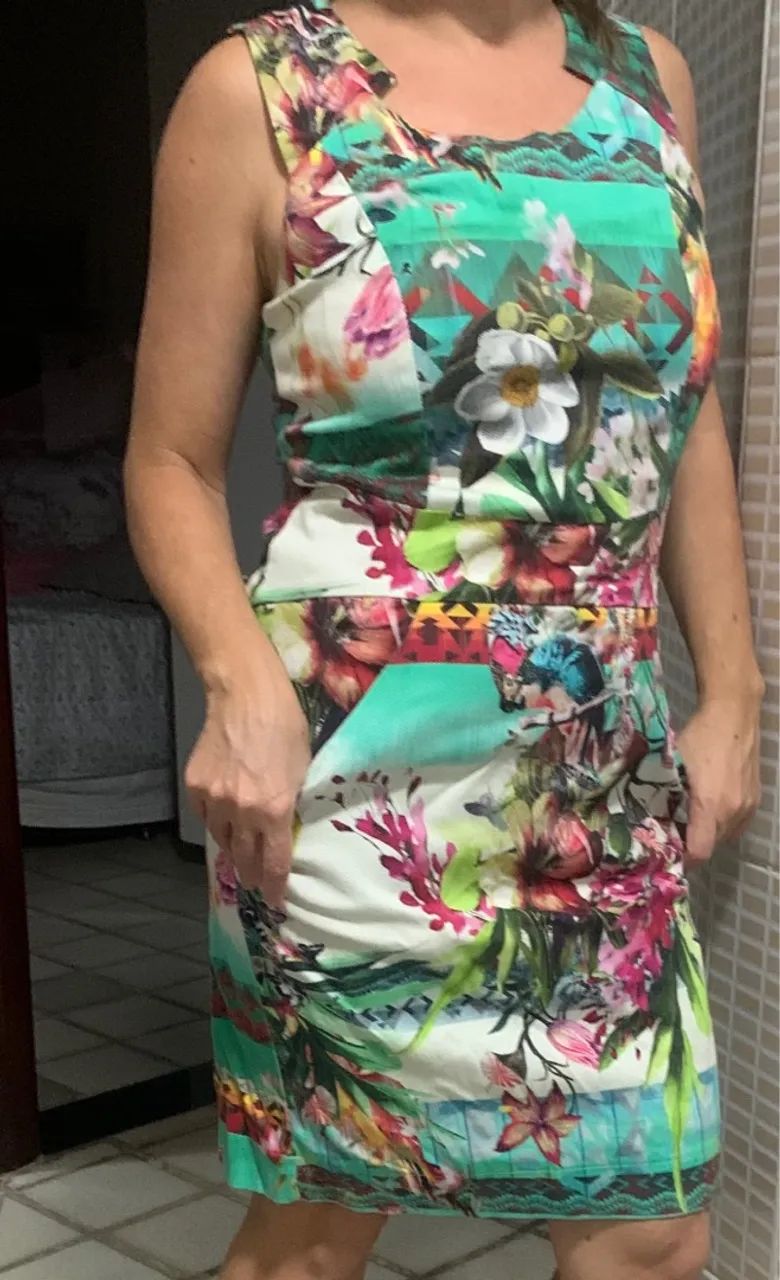 Vestido floral vibrante com bolsos - Elegância e estilo! - Foto 2