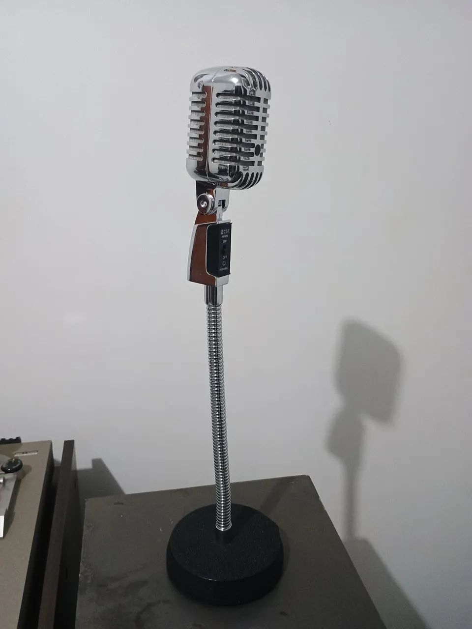 Pedestal para microfone estilo vintage saty