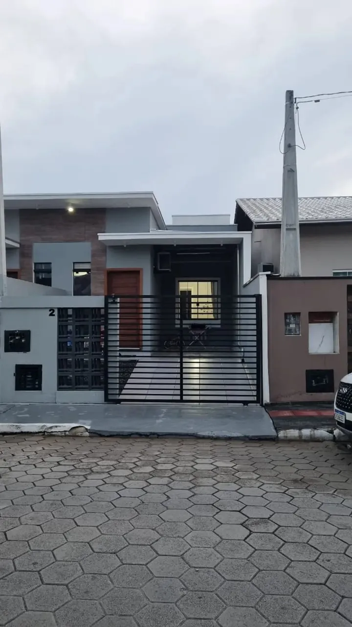 Casa geminada de 1 suite + 1 dormitório c/ móveis planejados IPTU e Lixo inclusos Santa Re