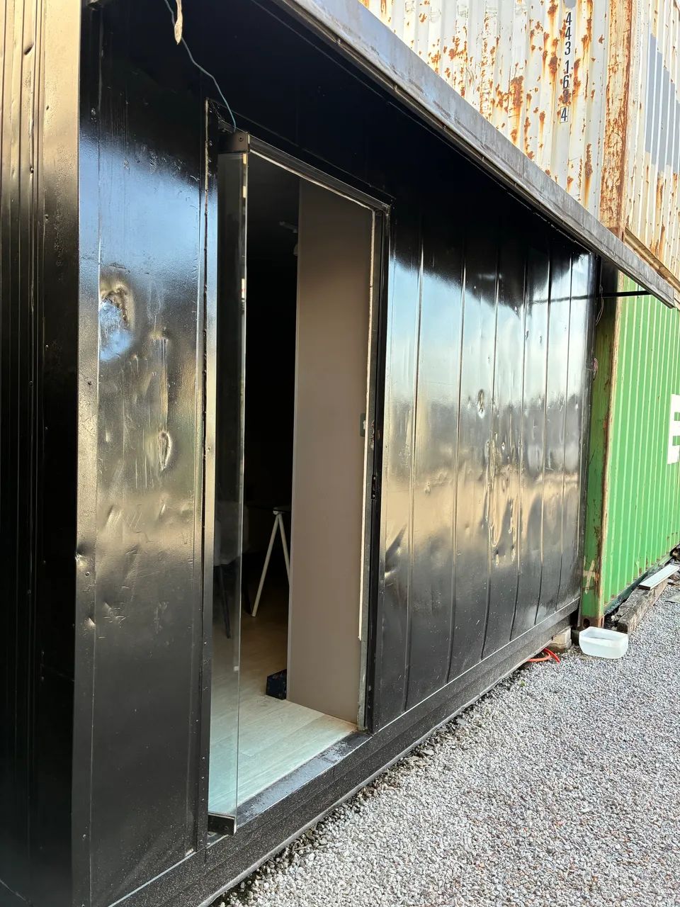 Escritório com móveis , container em palhoça 44,25
