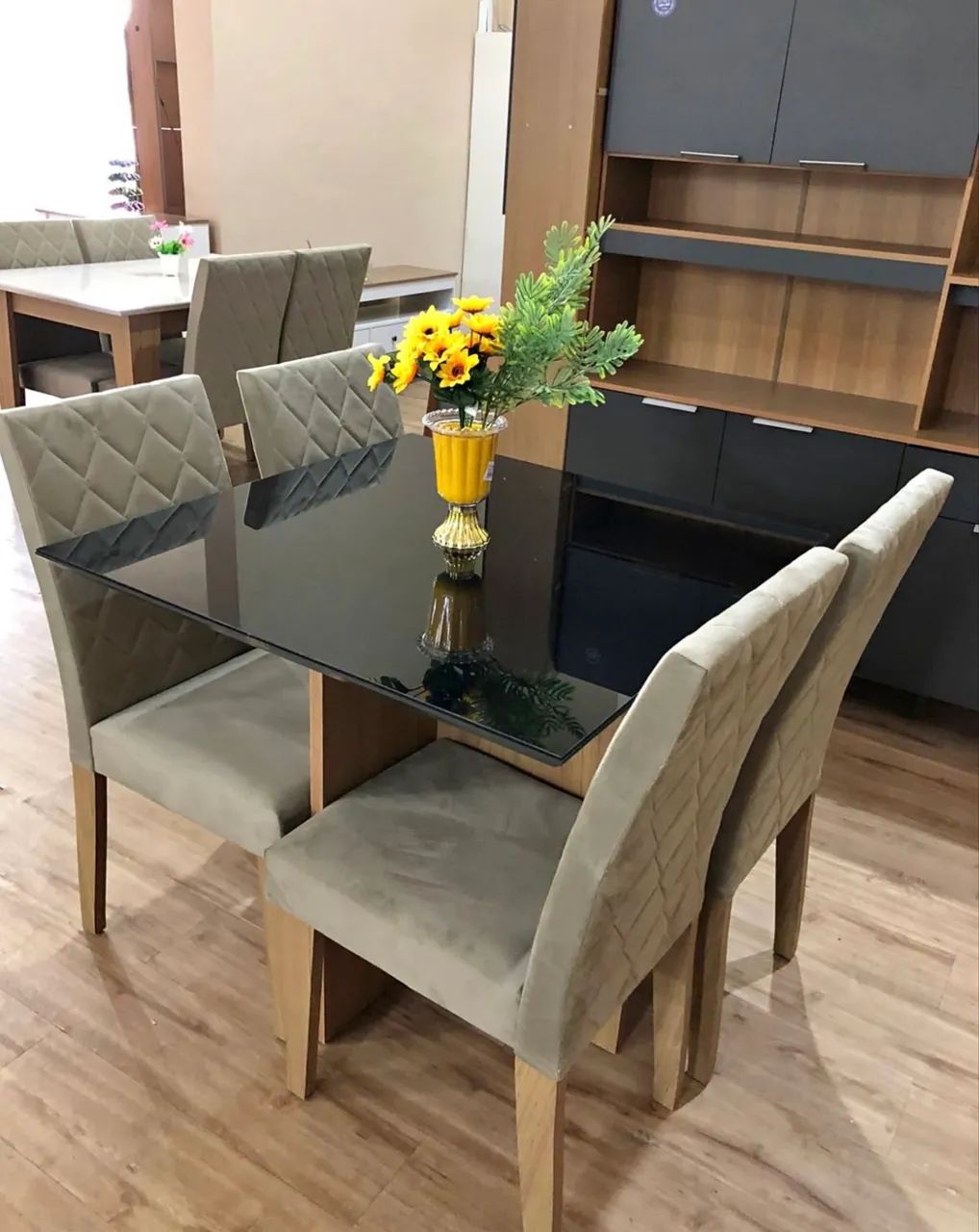 Mesa de 4 lugares a pronta entrega 