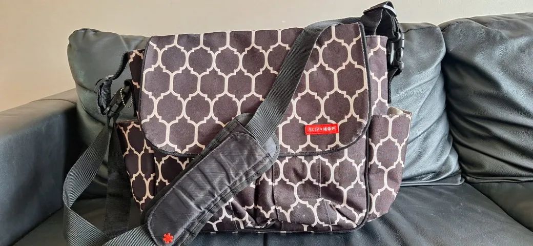 Bolsa Maternidade Skip Hop Preta  - Foto 4