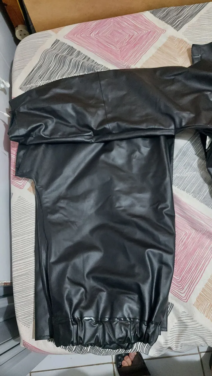 Conjunto de calça e casaco preto