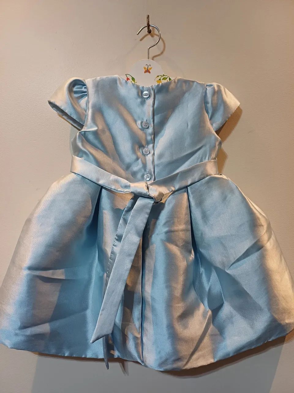 Vestido de festa infantil azul turquesa claro liso, com forro e detalhes em laço.  - Foto 2