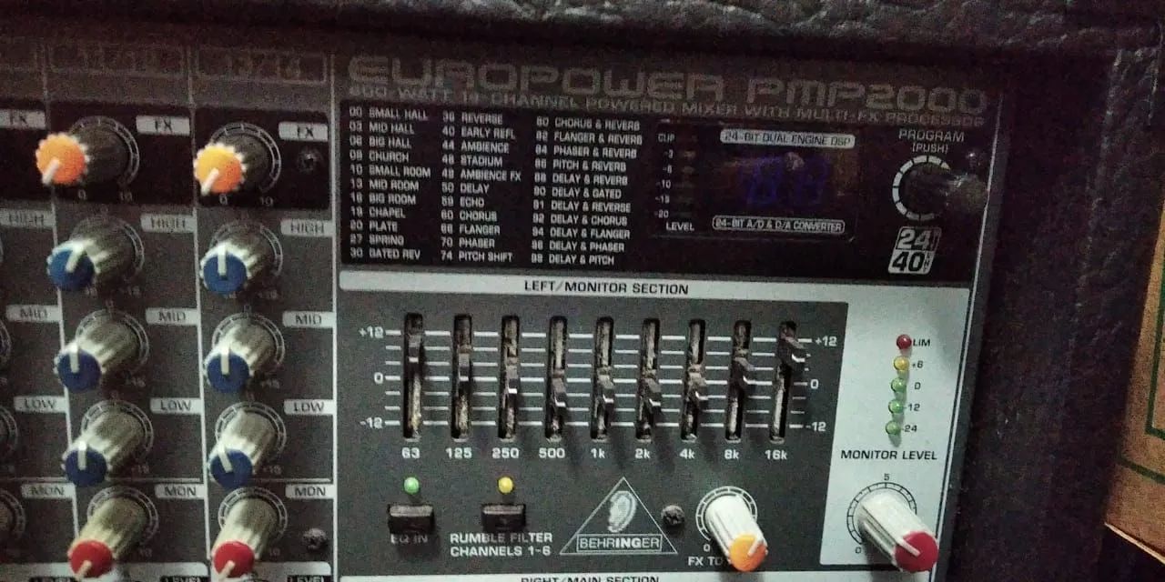 Cabeçote amplificador europower Behringer PMP 2000 - Foto 5
