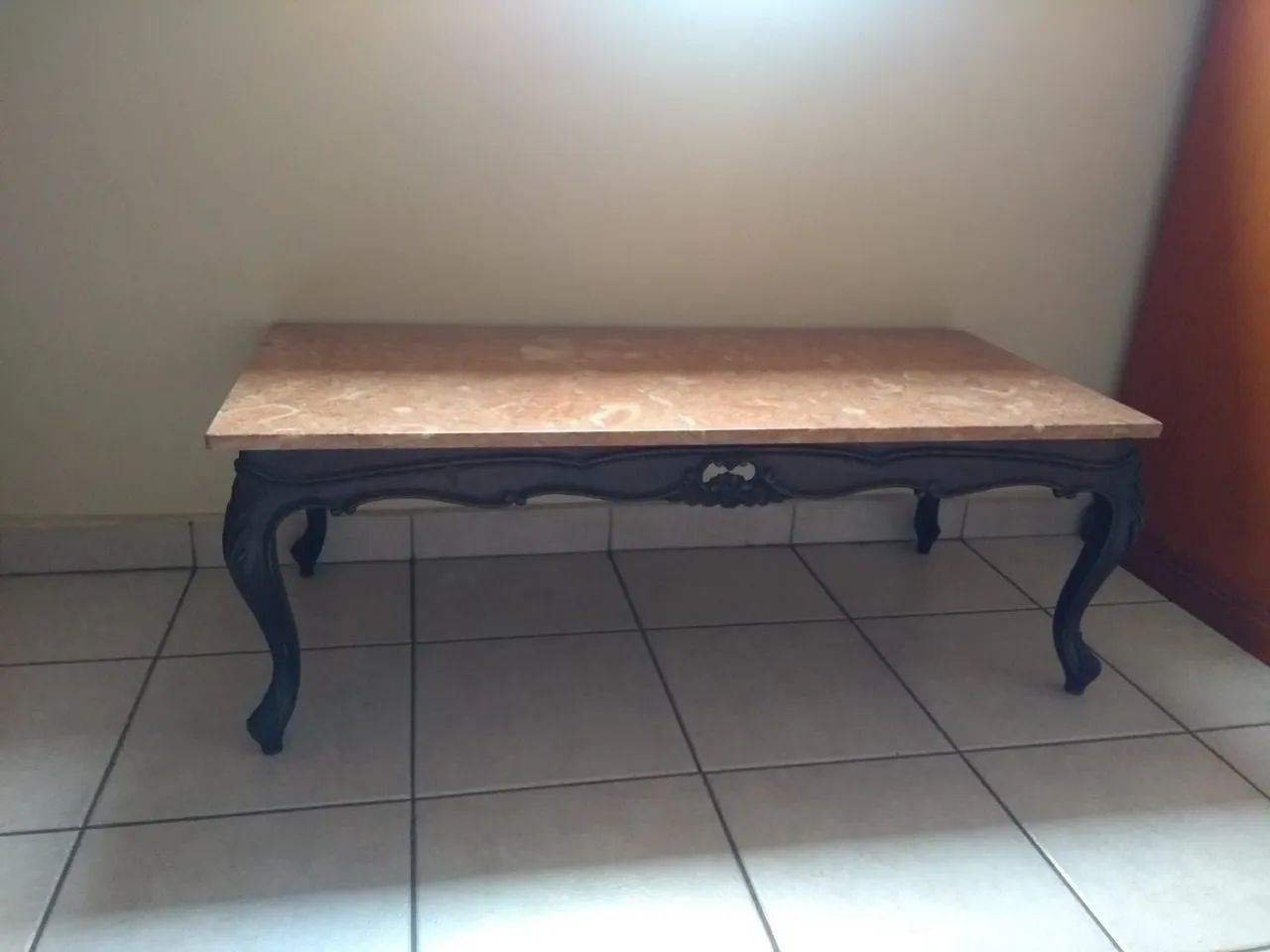 Mesa de Centro Clássica com Tampo em Pedra64618325192577120