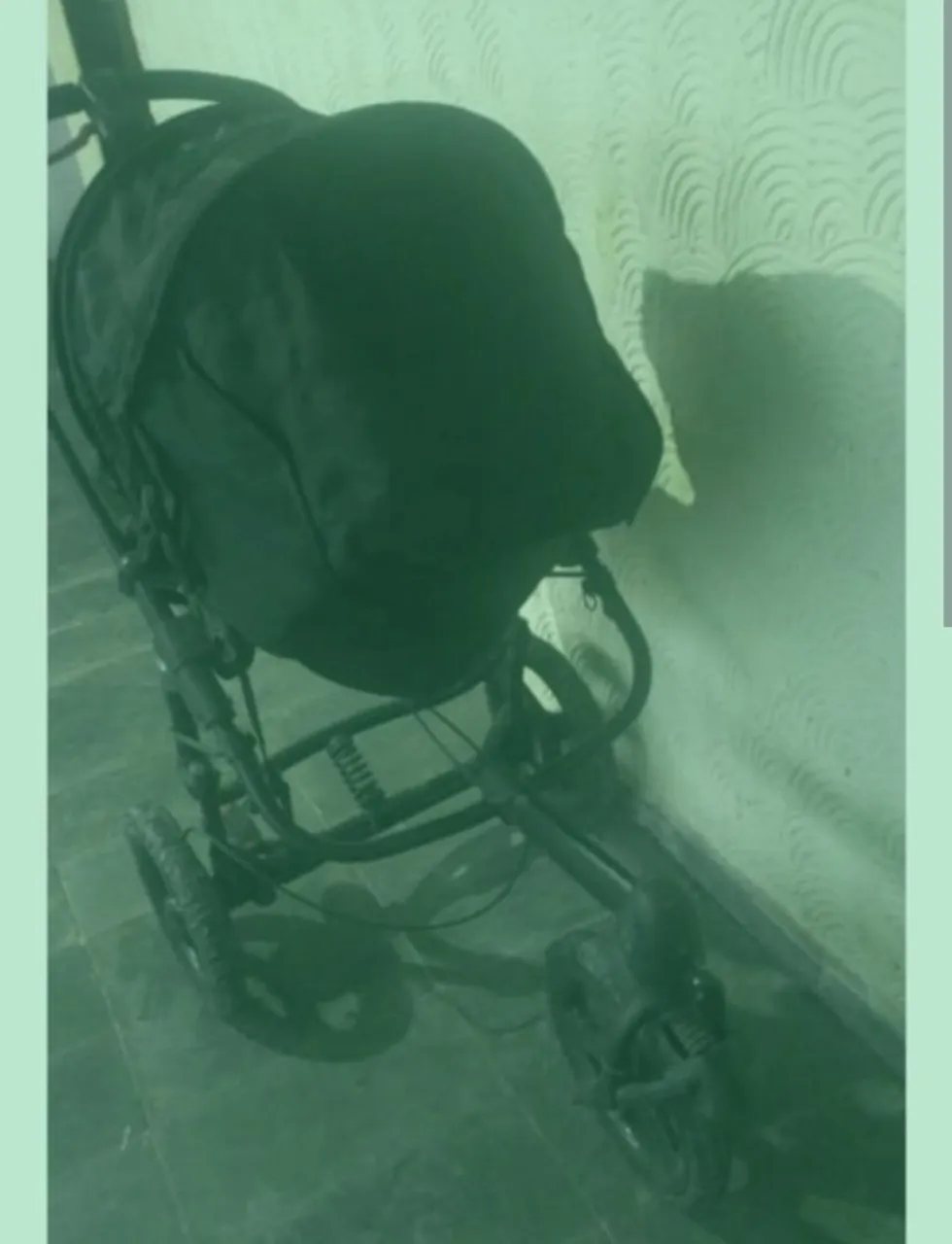 Carrinho de bebê preto