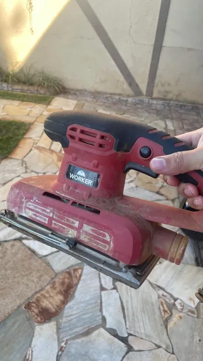 Lixadeira Orbital 300w Worker 127v Cor Vermelho