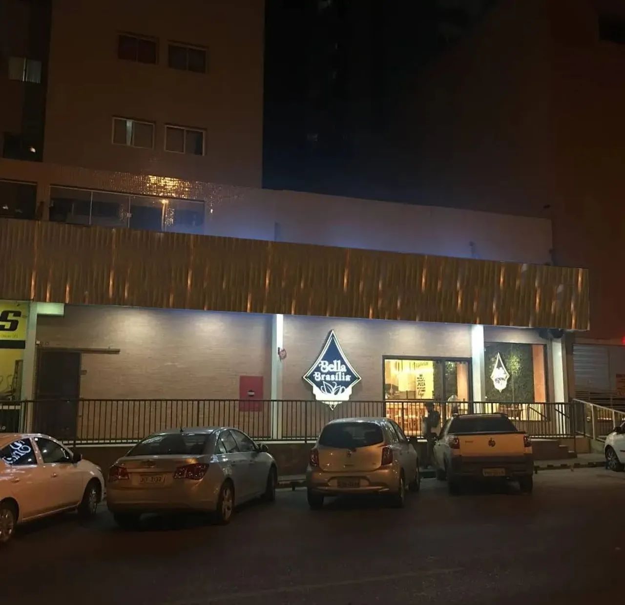 Loja comercial com 359,16m², pé direito duplo, não tem condomínio vinculado à loja. Rua 9  - Foto 3
