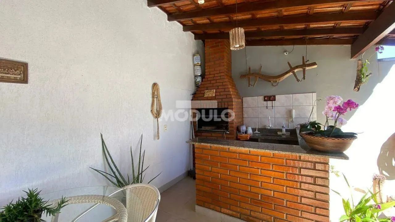 Casa residencial para locação Bairro Santa Mônica com 3 quartos - Foto 13