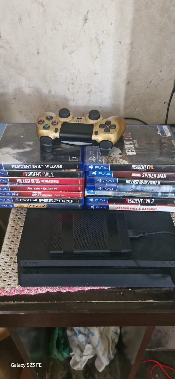 PS4 Slim + Jogos