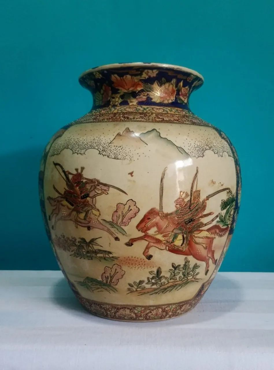 Antigo e único vaso em porcelana japonesa Satsuma 