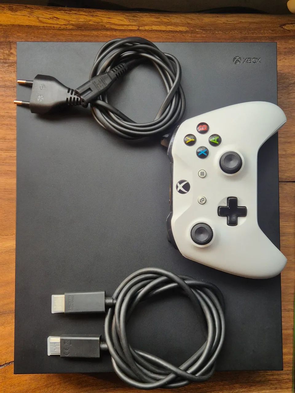 Xbox One X 1TB, controle, caixa, cabos - Foto 5