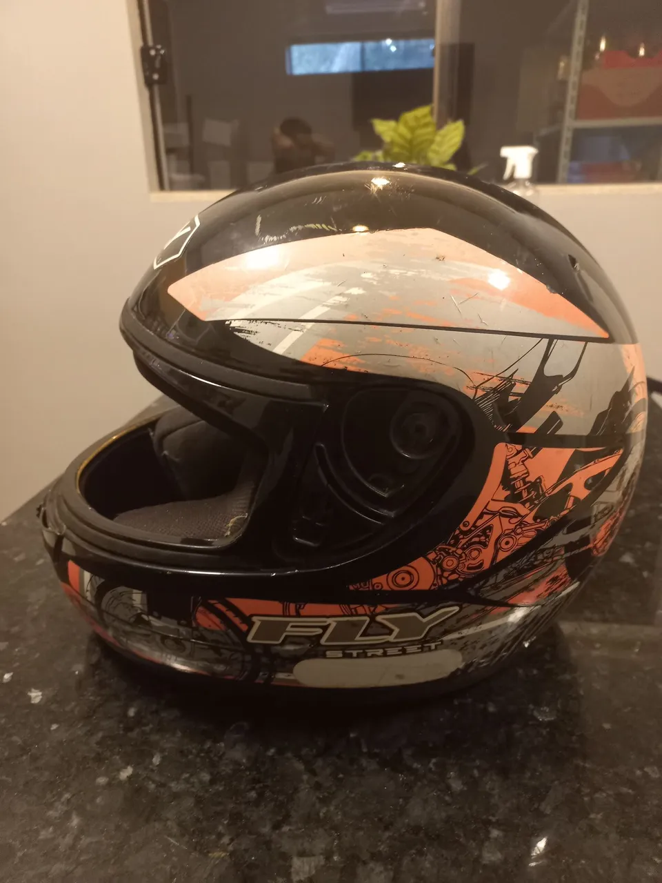 Capacete Fly Street Preto com detalhes