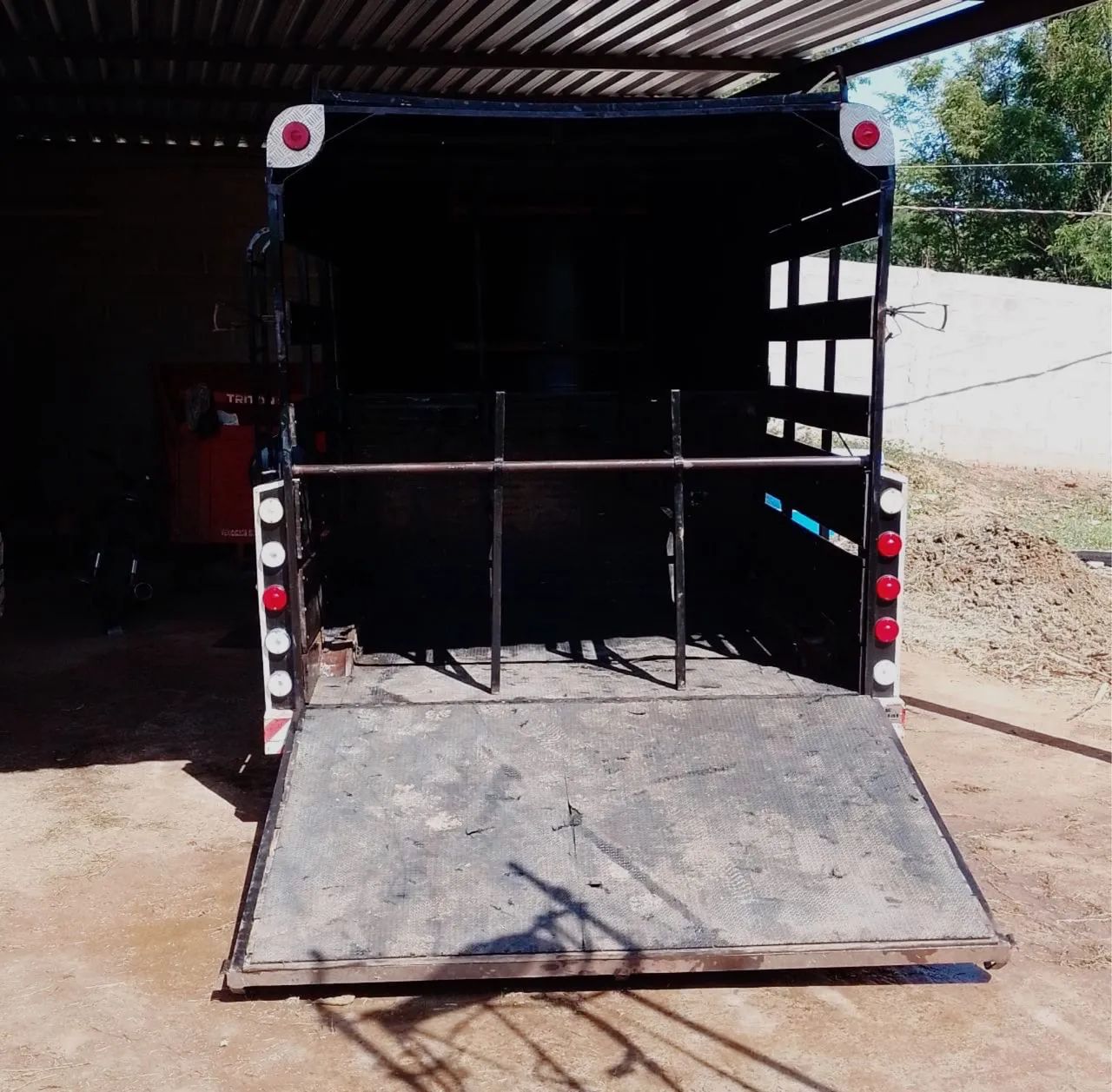 Trailer para 3 cavalos - Foto 2