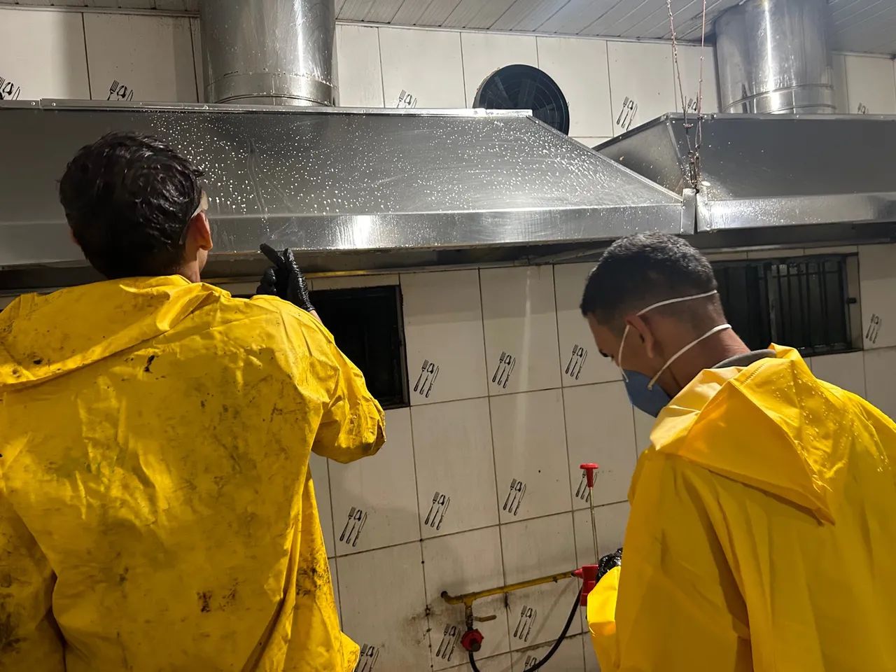 Limpeza, higienização de coifas, dutos e exaustores industrial  - Foto 2