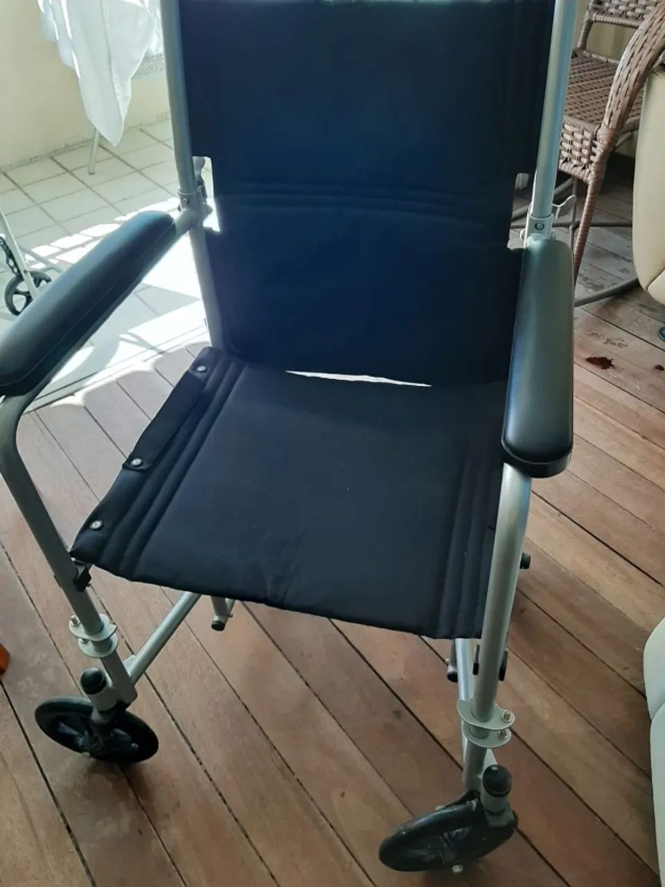 Cadeira de rodas Praxis aço semi nova-48 cm/115Kg 