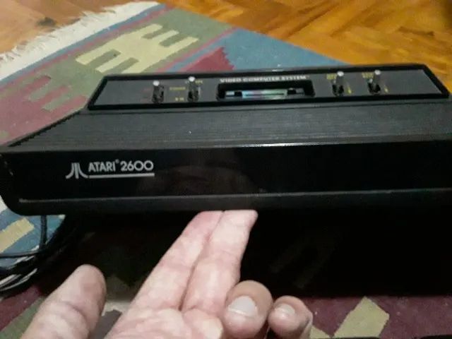 Vídeo Game Atari 2600, Polivox +2 jogos nas caixas e 1 controle Compatível, funcionando, l - Foto 4