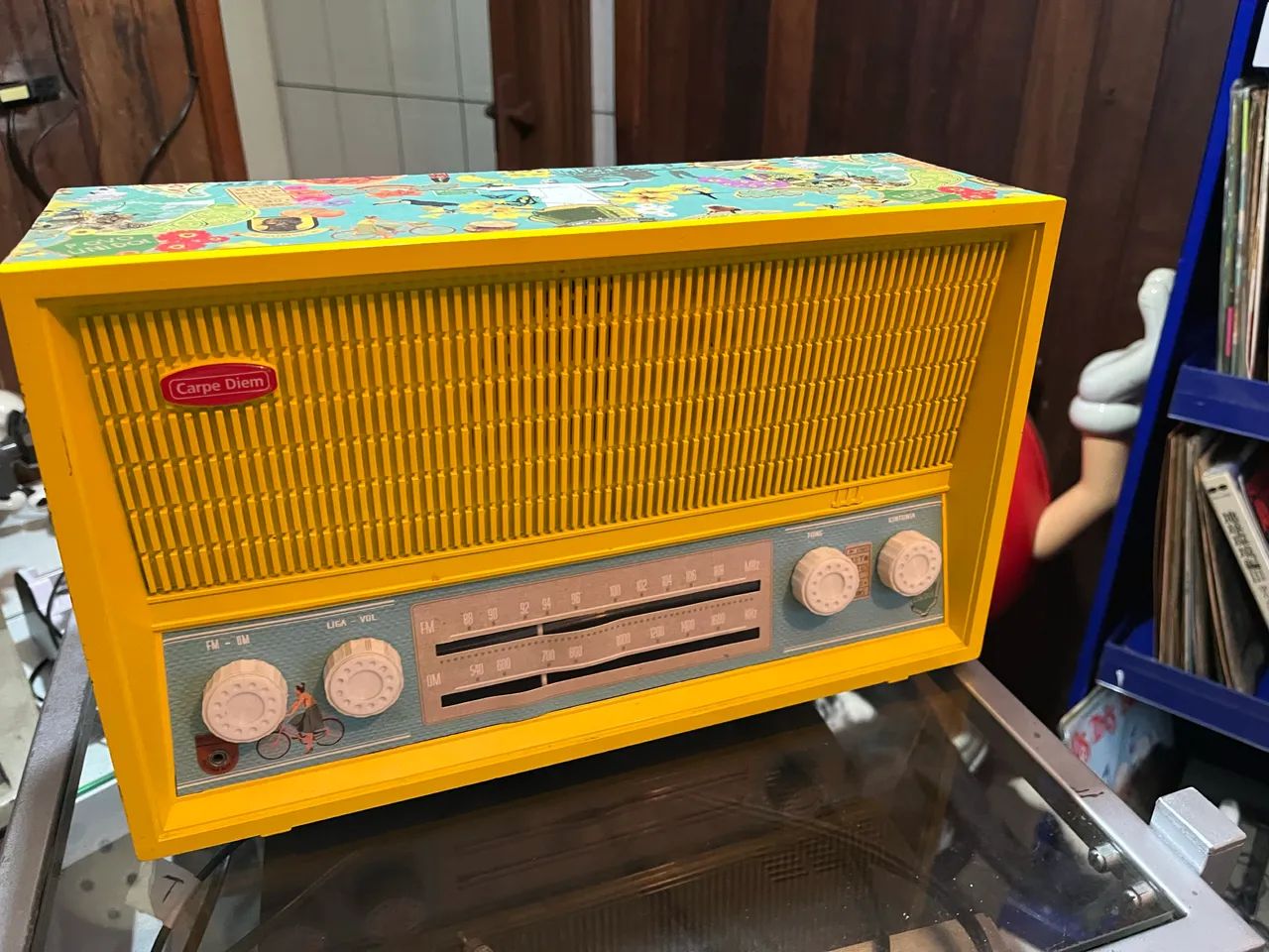 rádio retrô da marca "Carpe Diem"