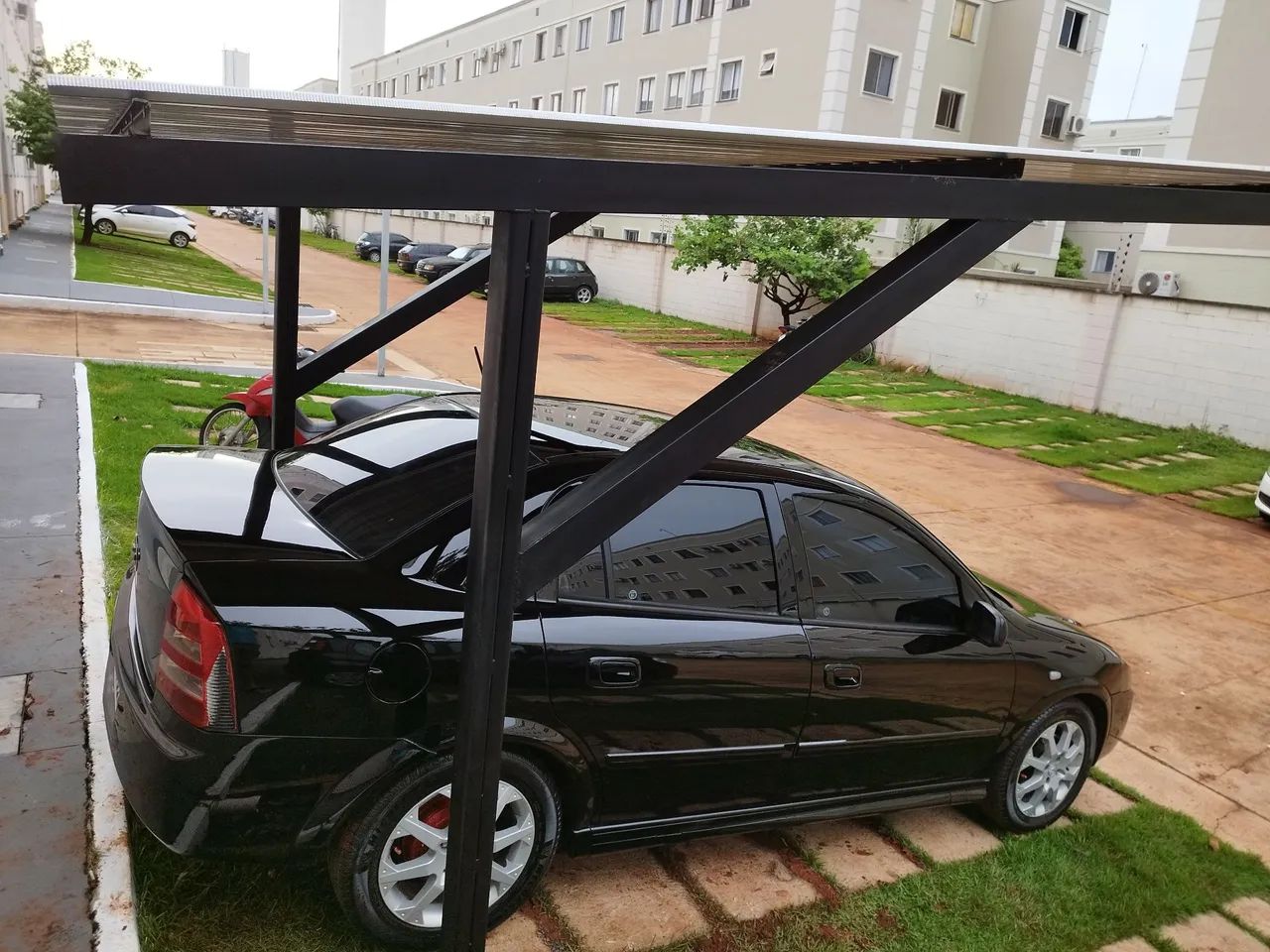 Aluga - se Apartamento ao lado da UFMS Mobiliado R$ 1.800,00. * - Foto 2
