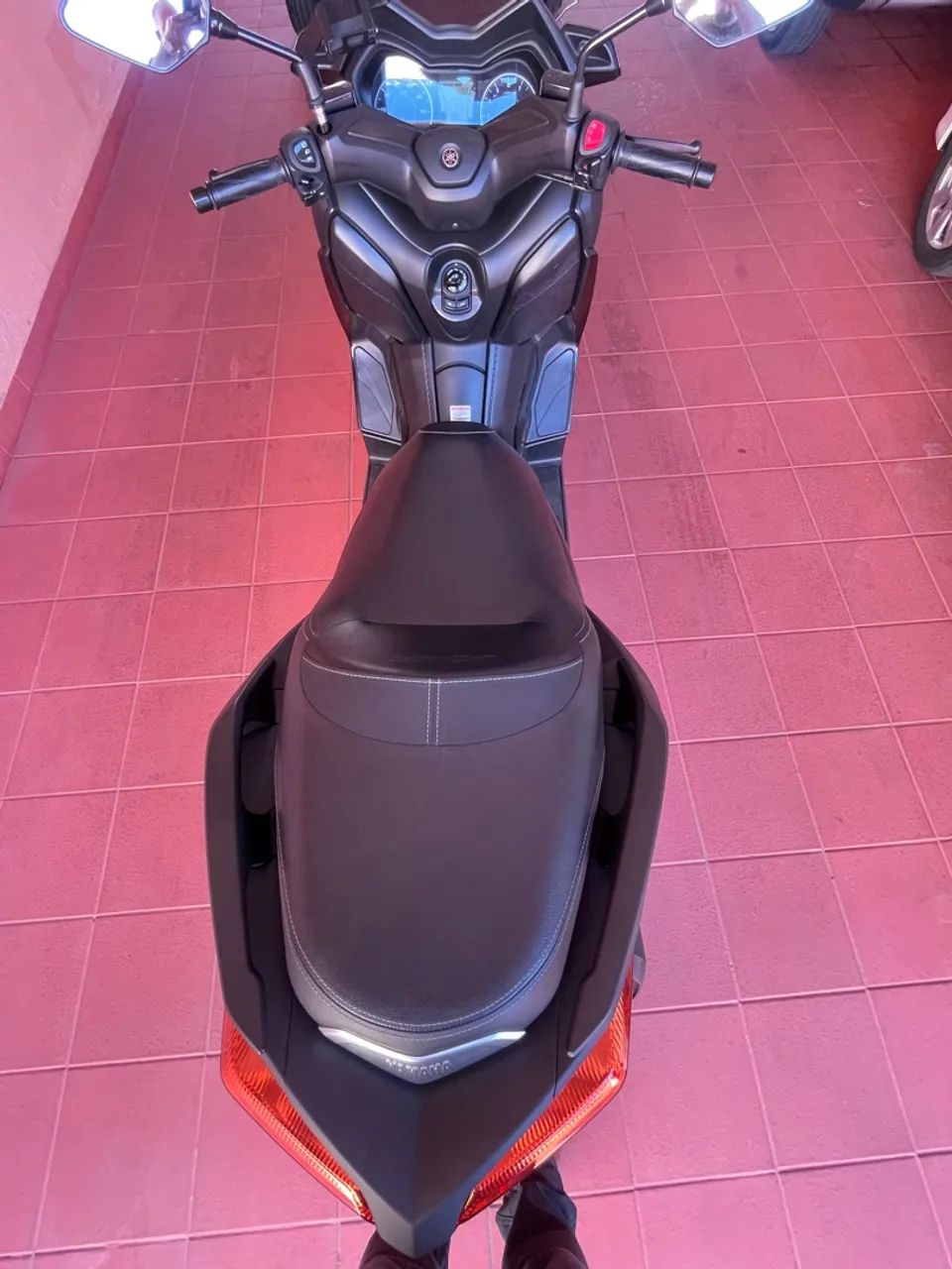 Muito conservada. Pneus michelin novos, não aceito trocas