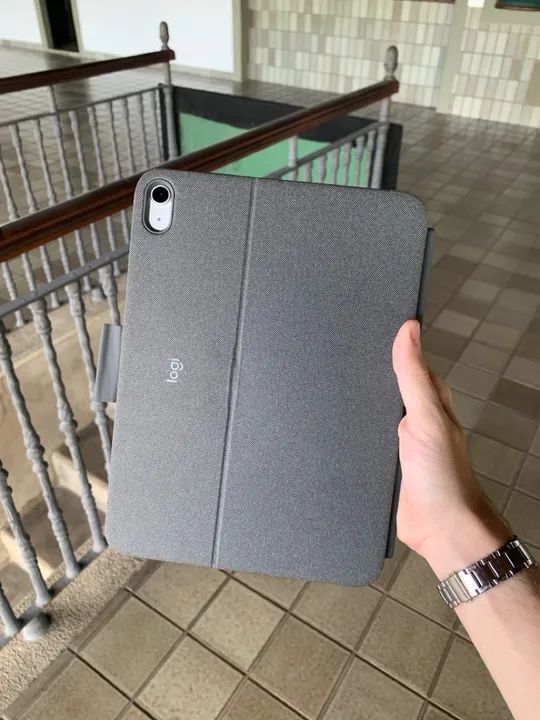 iPad 10ª geração + Capa teclado Logitech Folio Touch Com Trackpad - Foto 4