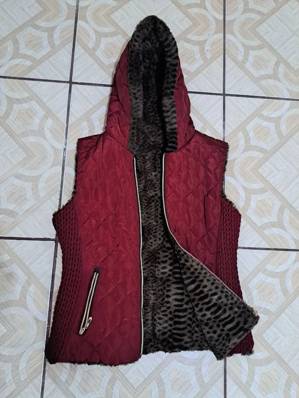 Colete de frio Feminino com Capuz Dupla Face  - Foto 5