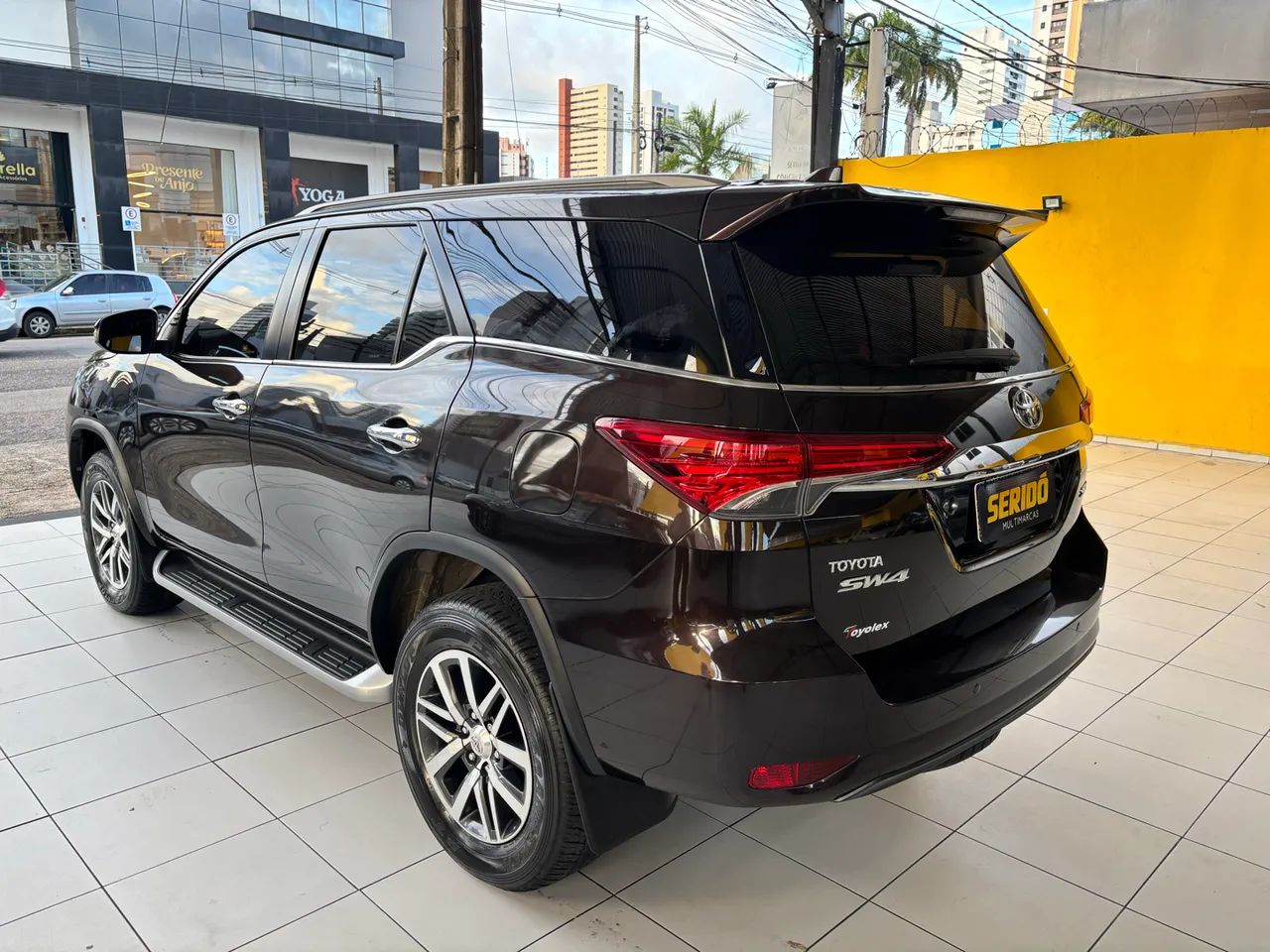 Toyota Hilux Sw4 2.8 Srx 4X4 7 Lugares 16V Turbo Intercooler Diesel 4P Automático - Foto 4