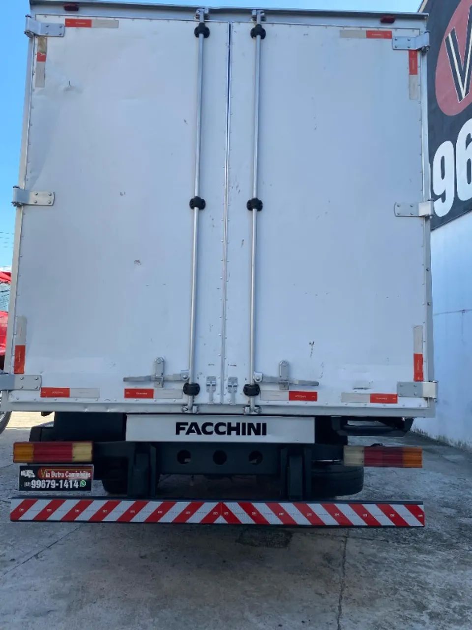 MB ACCELO 915c BAÚ - Foto 6