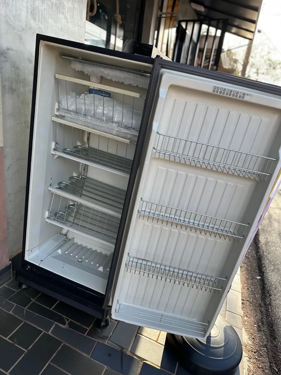 Mini Geladeira Jack Daniel's - Perfeita para seu espaço! - Foto 4