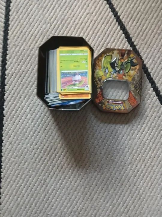 1600 carta pokemon variadas - acompanha caixa - Foto 6