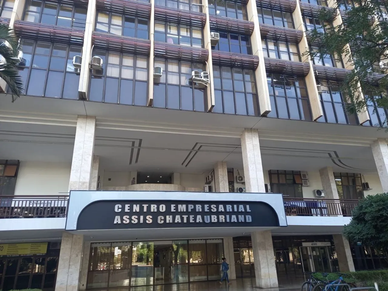 Excelente Sala Comercial nascente Setor de Rádio e Televisão Sul Assis Chateaubriand