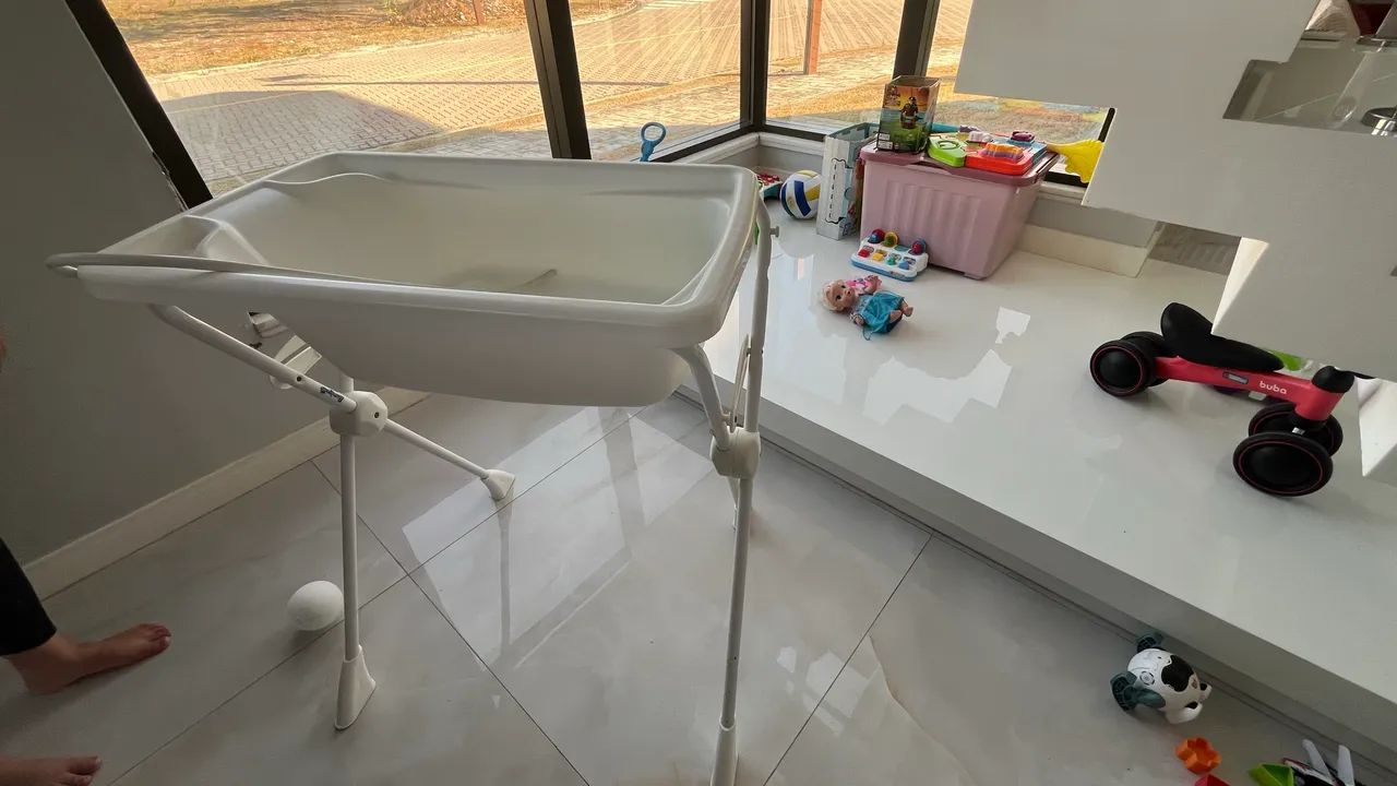 Vendo banheira , berço quartier , poltrona e esterilizador  - Foto 3