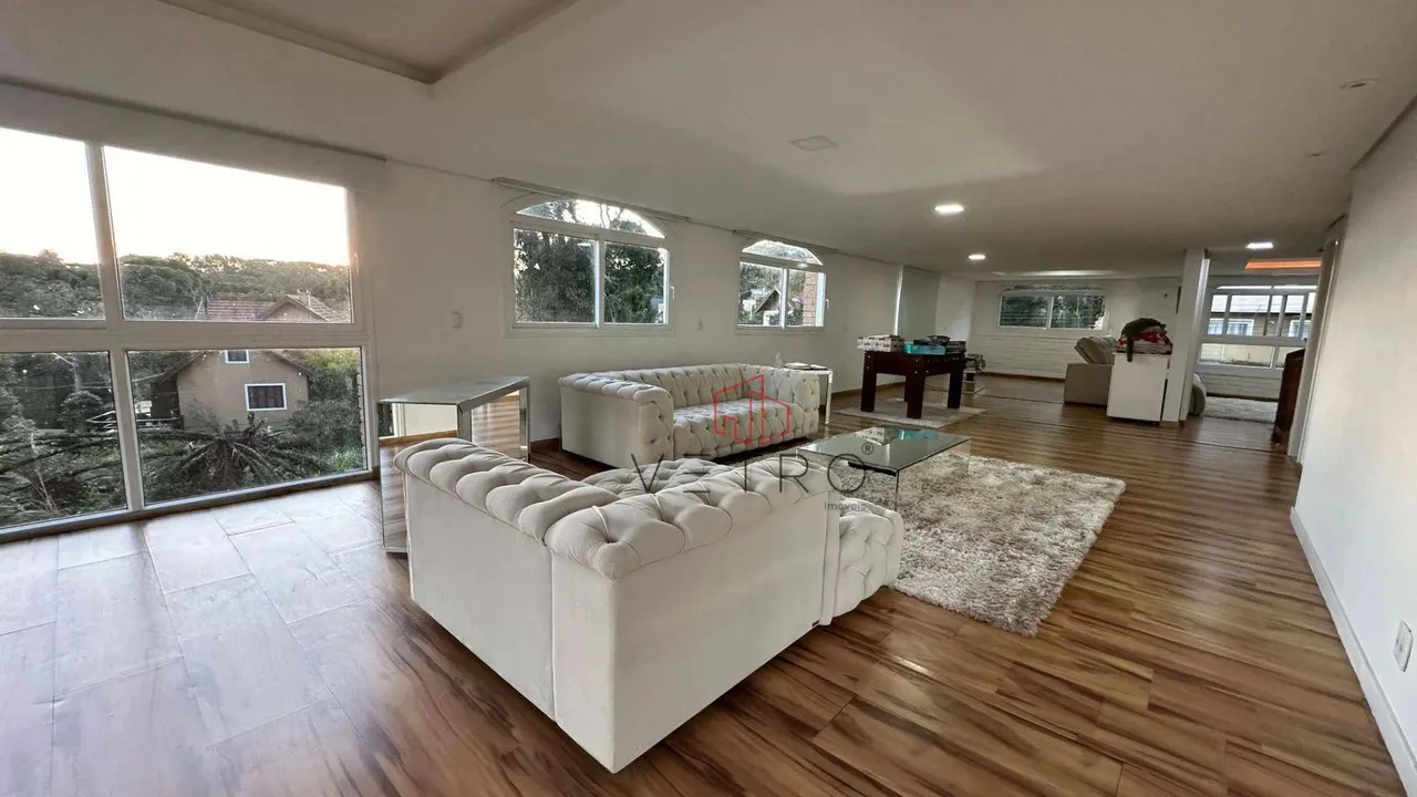 Casa Mobiliada à Venda em Canela no Condomínio Quinta da Serra!
