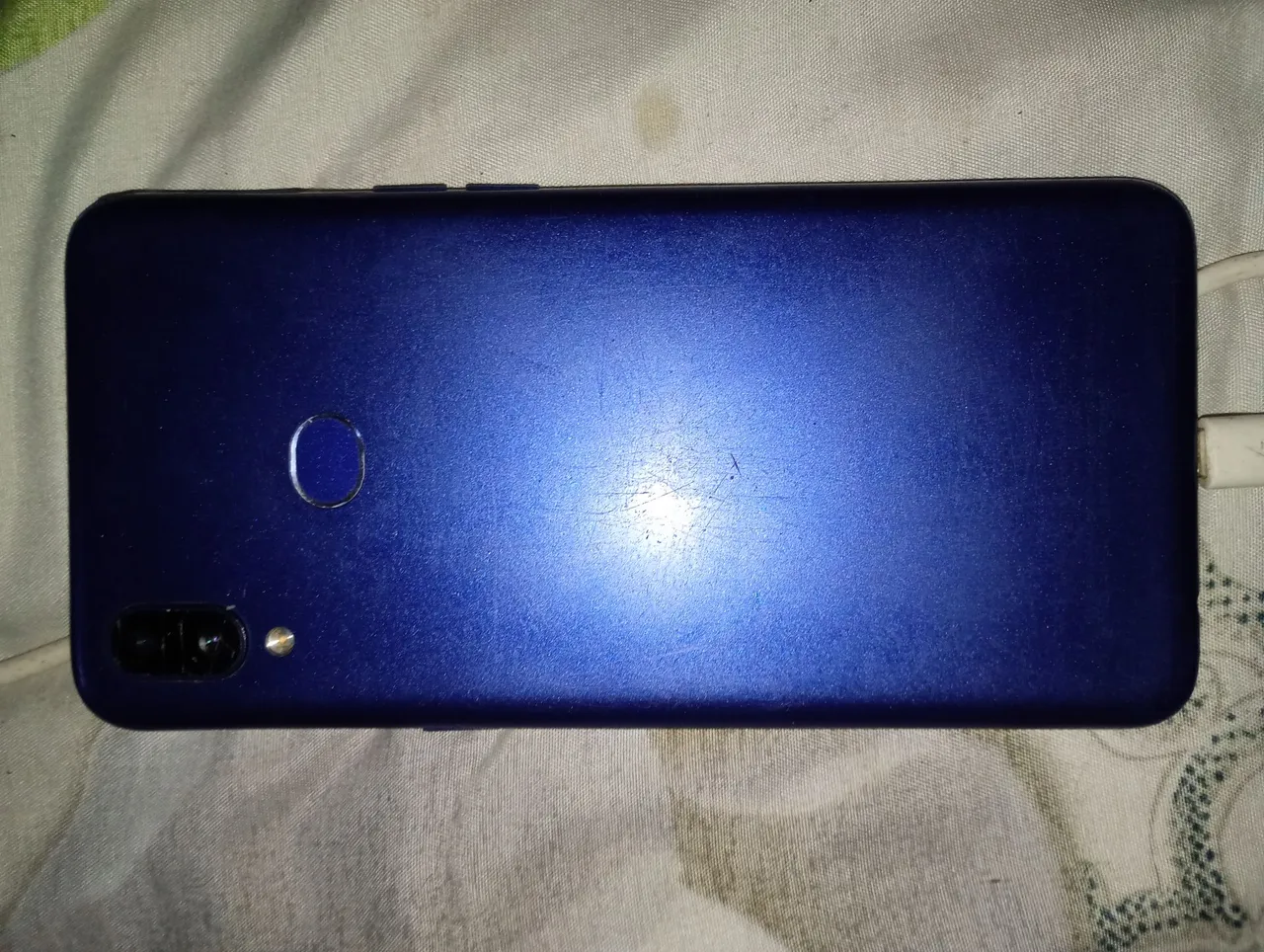 Vende um a 10s com a tela ruim só troca celular original
