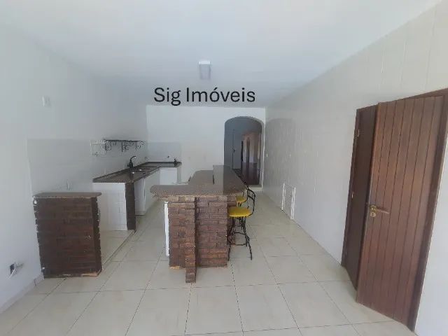 Casa grande, boa para negociar, em Coqueiros de 4 dormitórios. - Foto 5