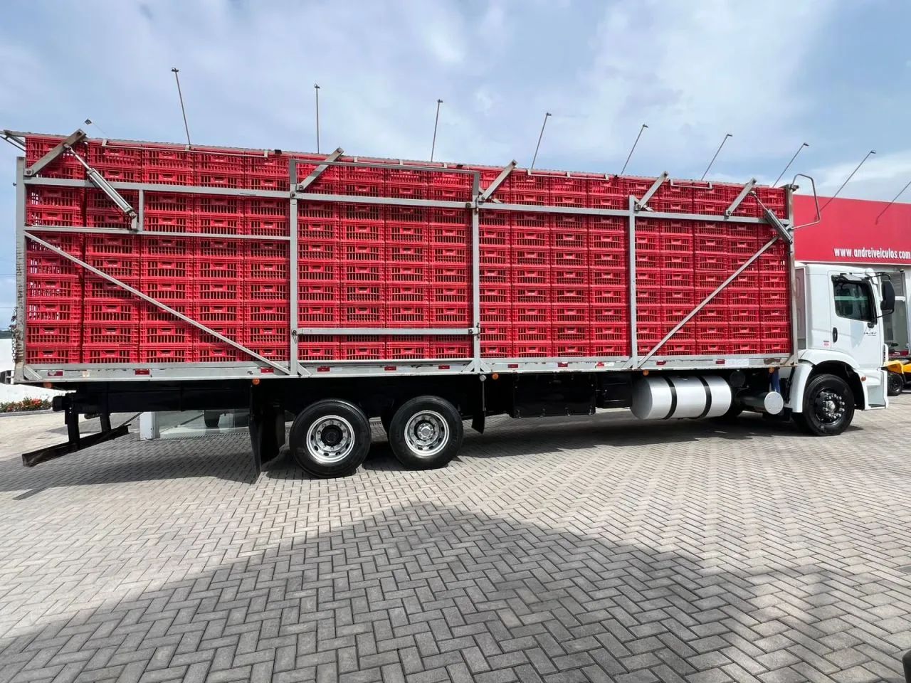  Volkswagen Constellation 24-280 Truck 6x2 Carroceria Frango e Aves  2013 - Foto 6