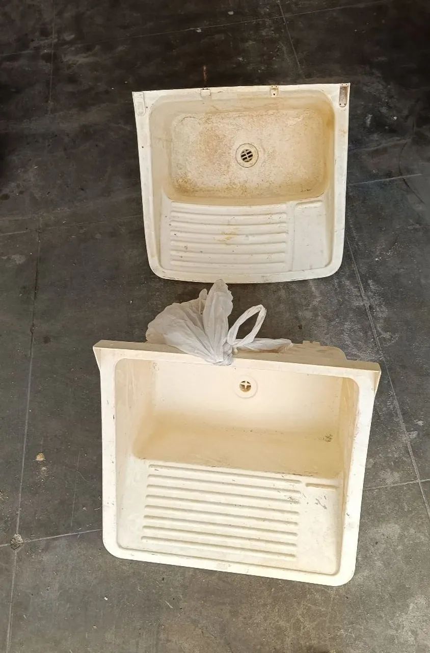 Vendo estas duas pias de tanque 